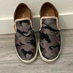 WOMENS Olukai Pehuea Sneakers, Pink Camo. Slip on convertible, size 7.  VGUC